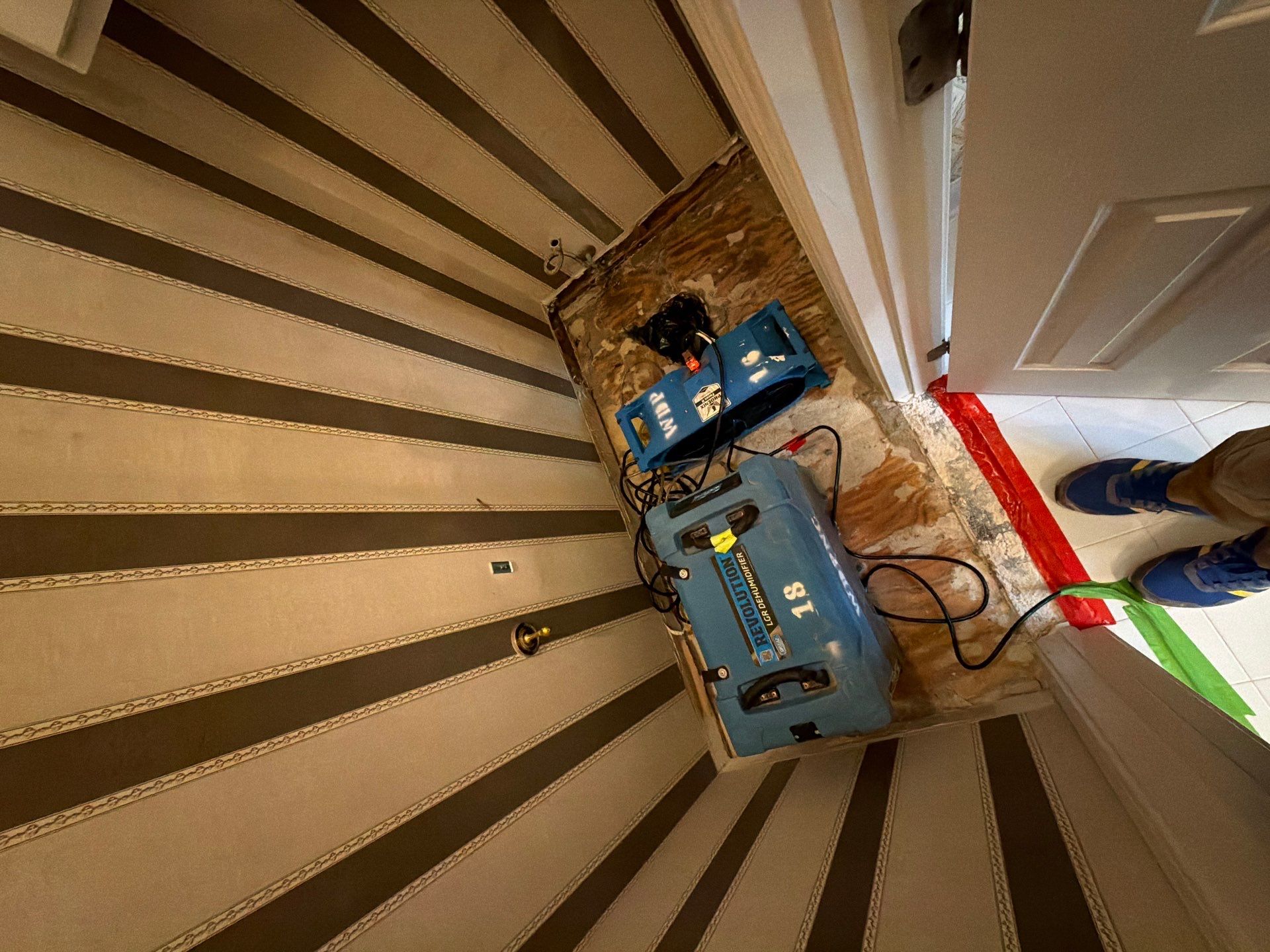 Can Hardwood Floors Be Saved After Water Damage In Durham? 10 Professional Drying Equipment On Hardwood Floor Water Damage In Durham Home